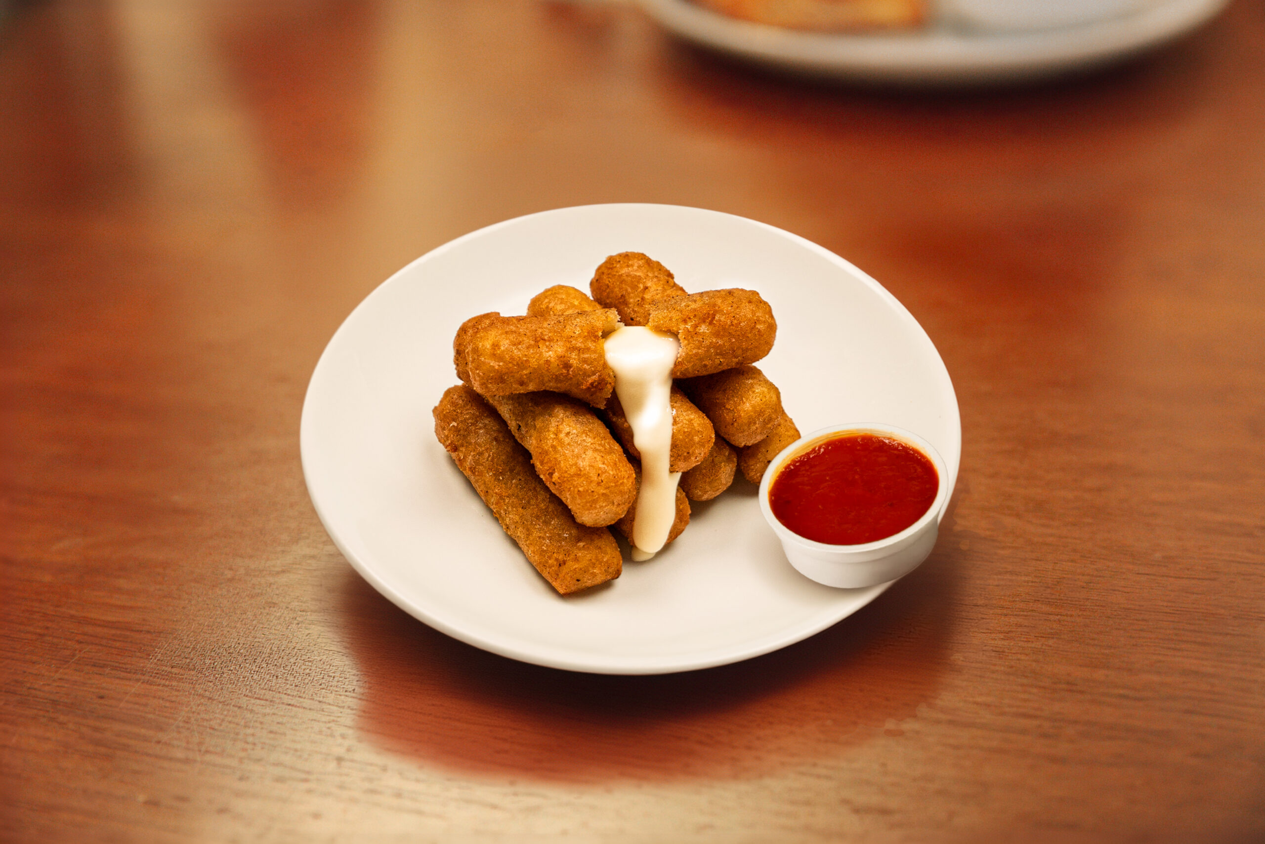 Mozzarella sticks with marinara
